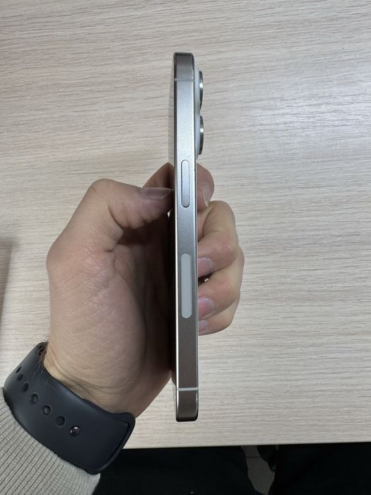 iPhone 15 Pro iCloud, на деталі