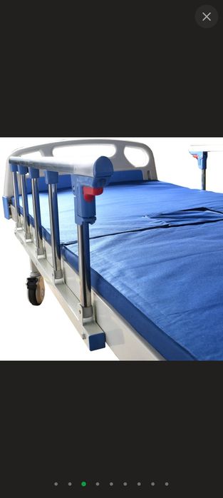 Механічне медичне 2-секційне ліжко Supretto на колесах (8555-0001)