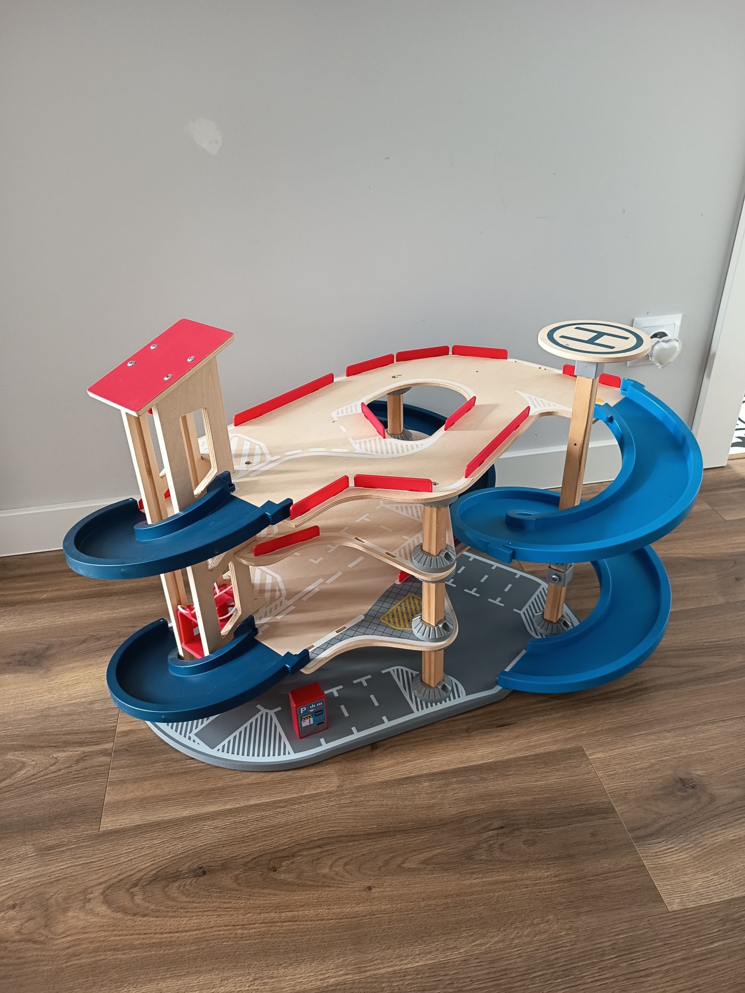 Parking 4-poziomowy zjeżdżalnia tor zestaw drewniany PLAYTIVE