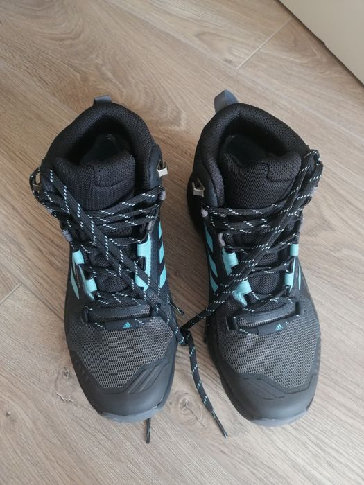 .. Черевики adidas..