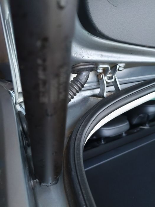 Стійка електрична ліва робоча.Шкода октавія А7 2016 р.