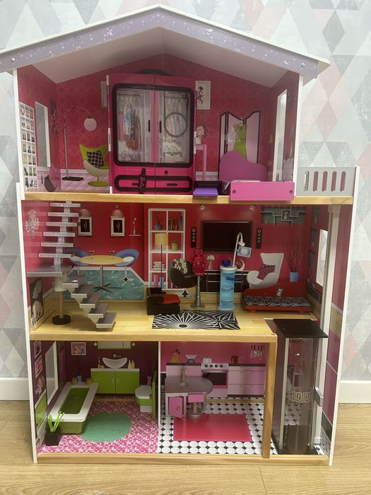 Duży domek dla lalek