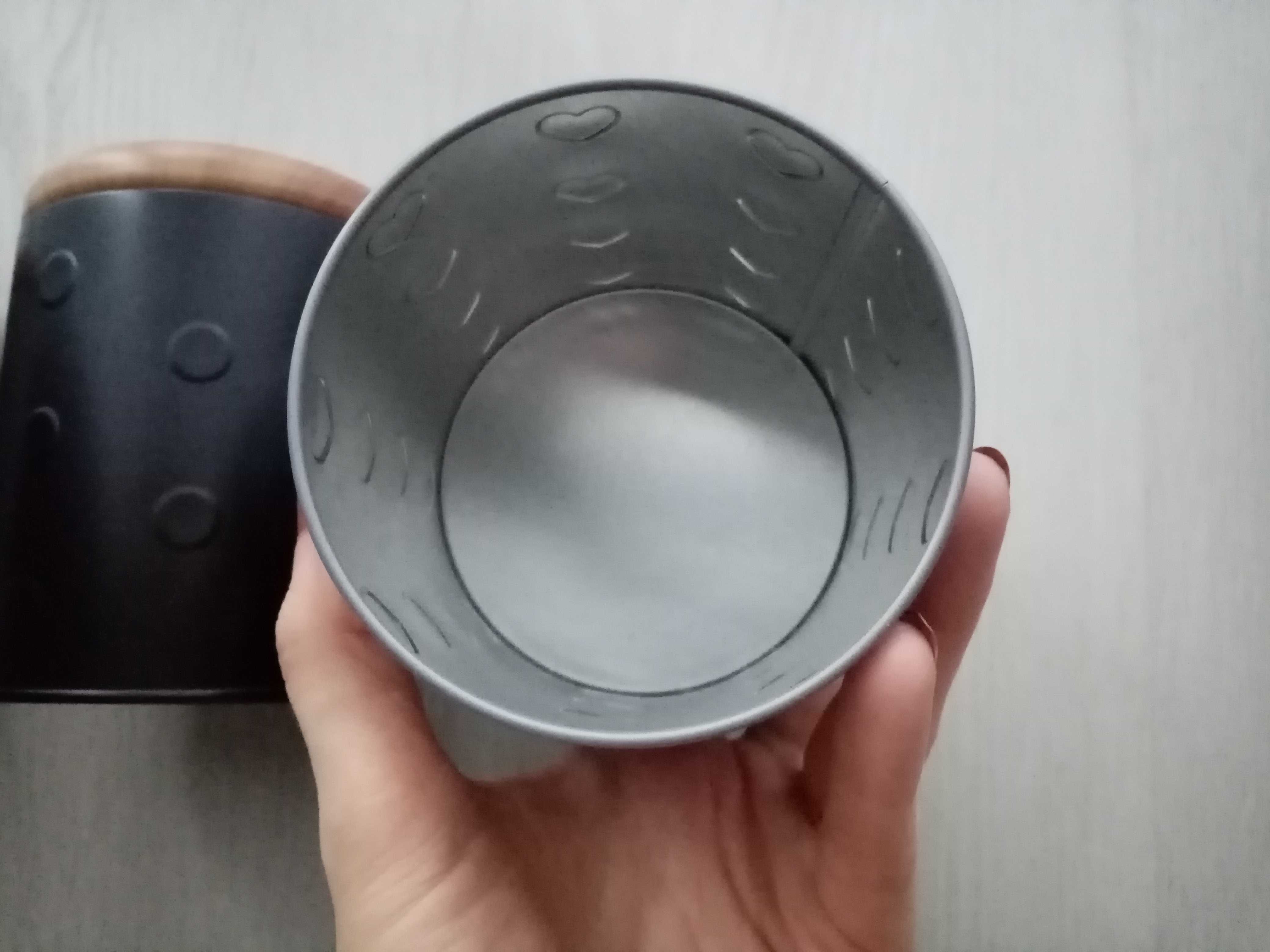 Puszki metalowe ozdobne szara czarna wysokość 10,5cm