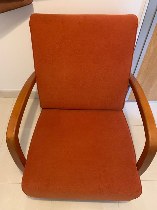Dois cadeirões de loja de decoração.