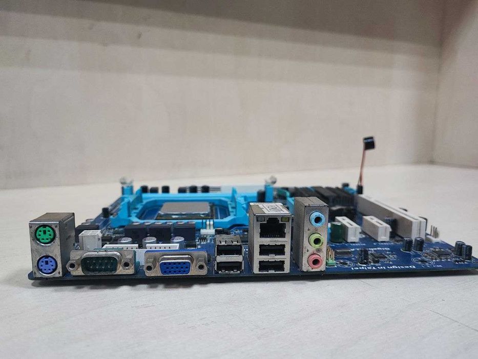 Материнська плата Gigabyte GA-M68MT-S2 (sAM3+, GeForce 7025, PCI-Ex16)