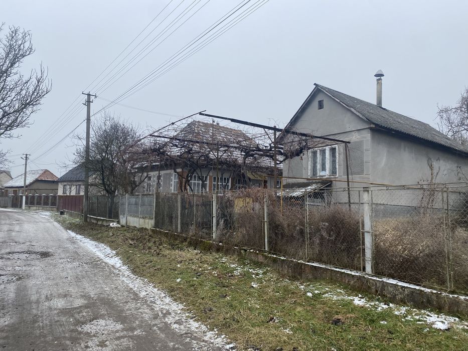 Продаж двох будинків