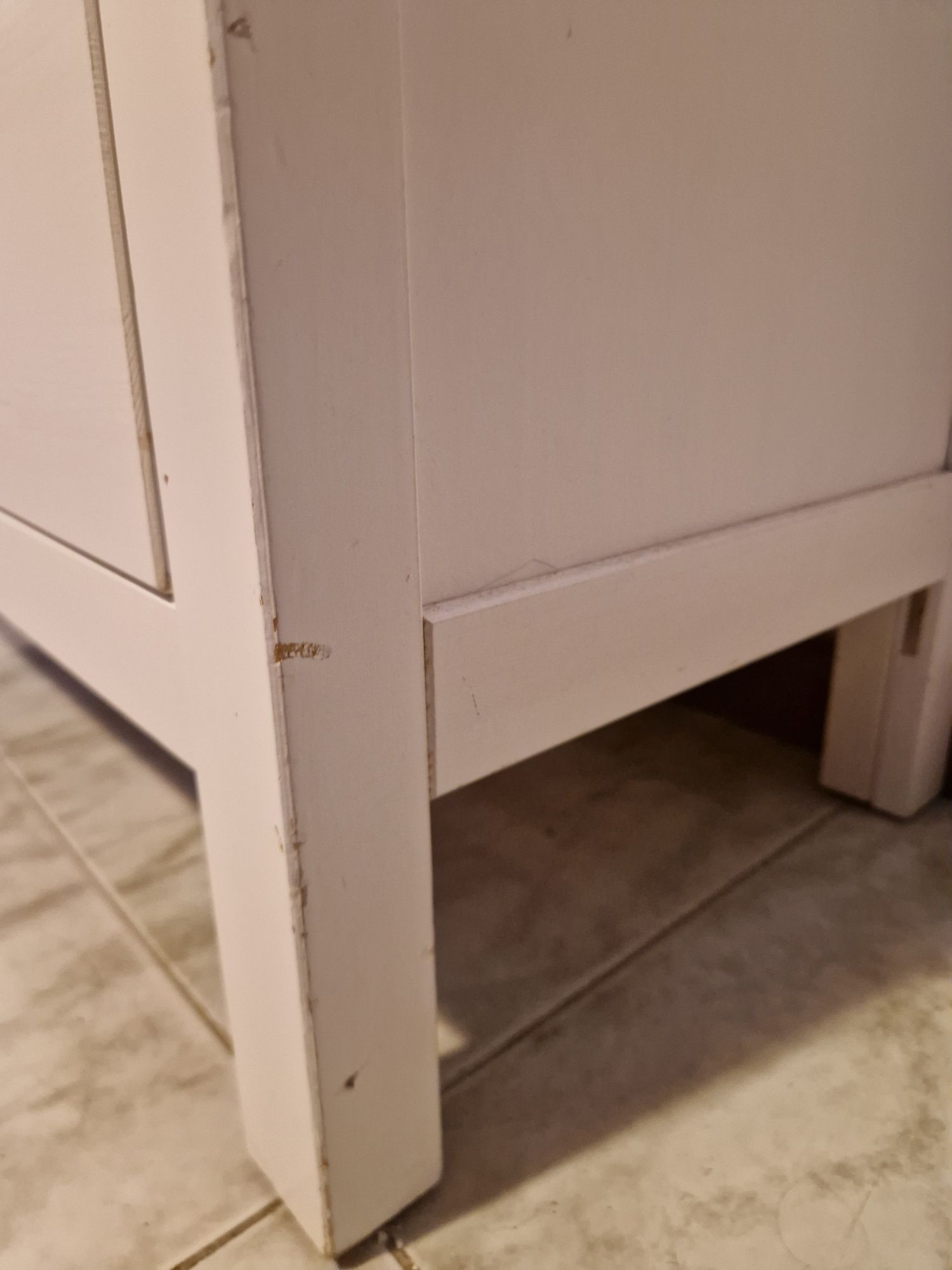 Vitrina com 3 gavetas com velatura branca, gama Hemnes IKEA