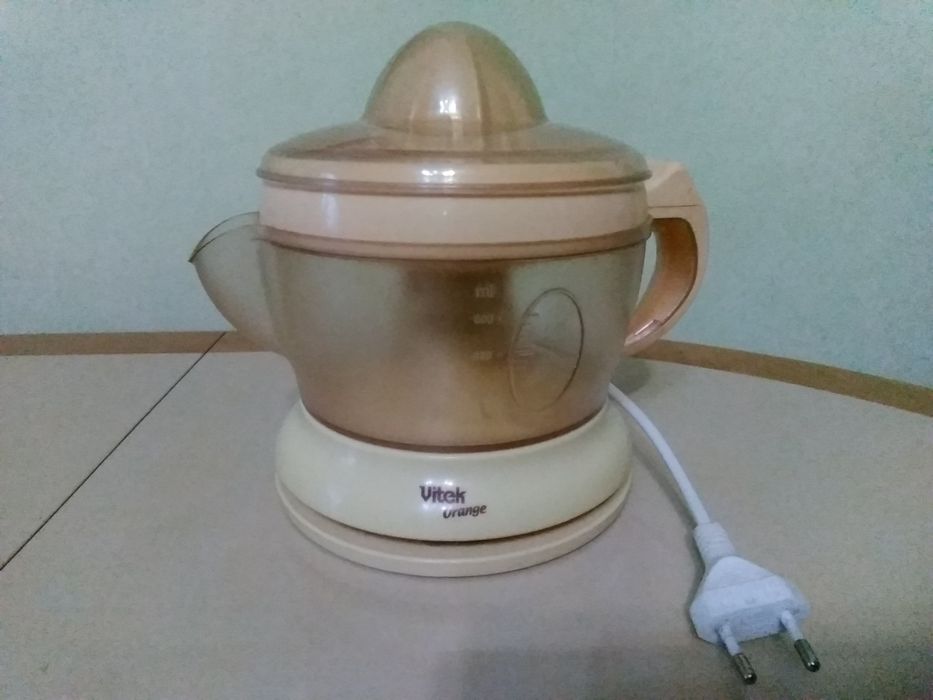 Соковыжималка для цитрусовых Vitek.