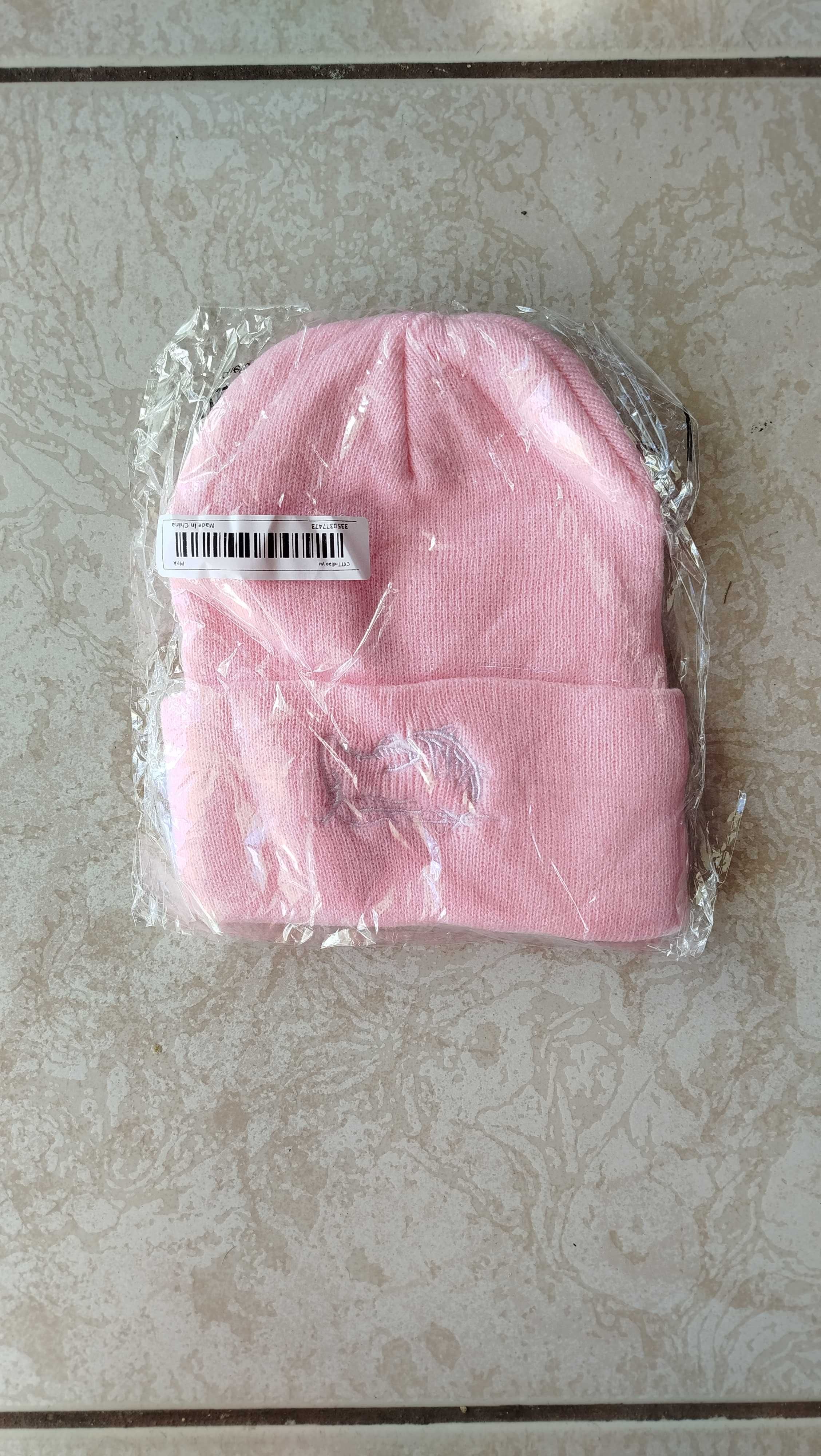 Gorros para a pesca motivos bordados preto e rosa