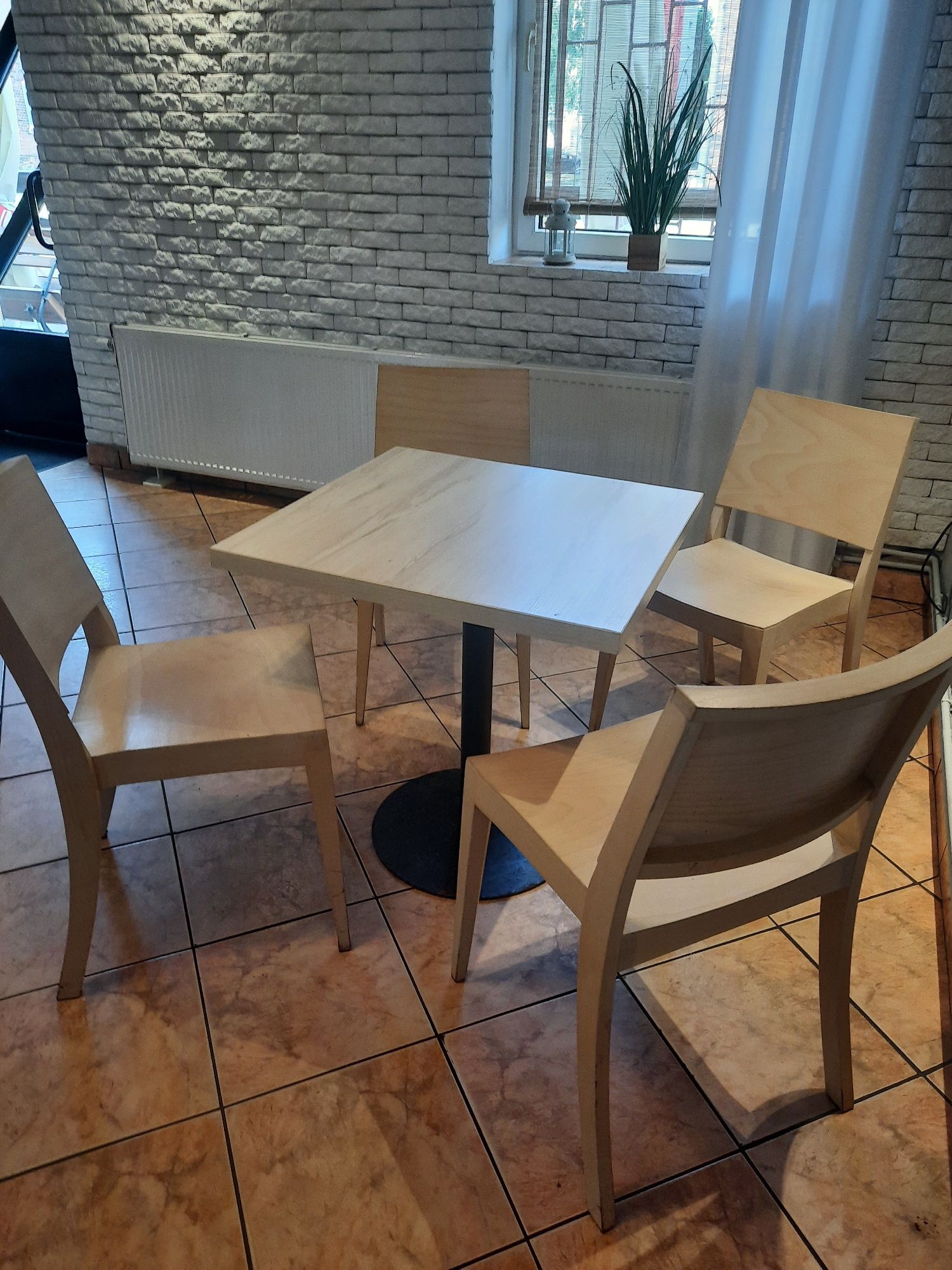 Stół + 4 krzesła drewniane