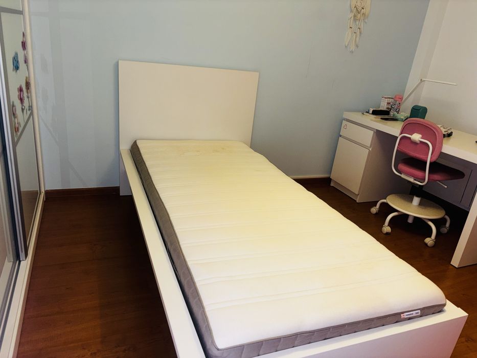 Estrutura de cama MALM 200x90 com colchão (IKEA)