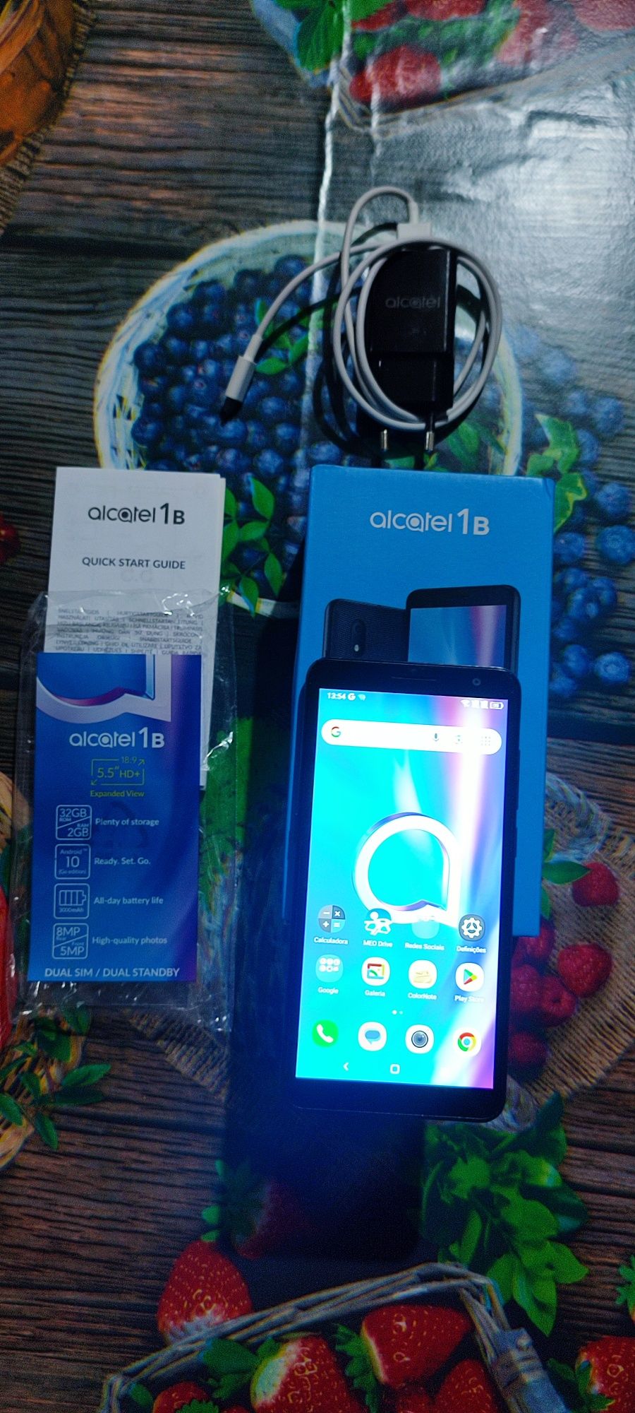 Telemóvel Alcatel 2gb Ram, suporta 2 cartões SIM, 5,5" ecrã, Quad core
