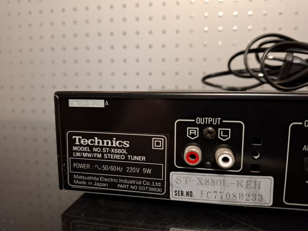 Tuner Technics ST-X880L, stan Bdb. Made in Japan