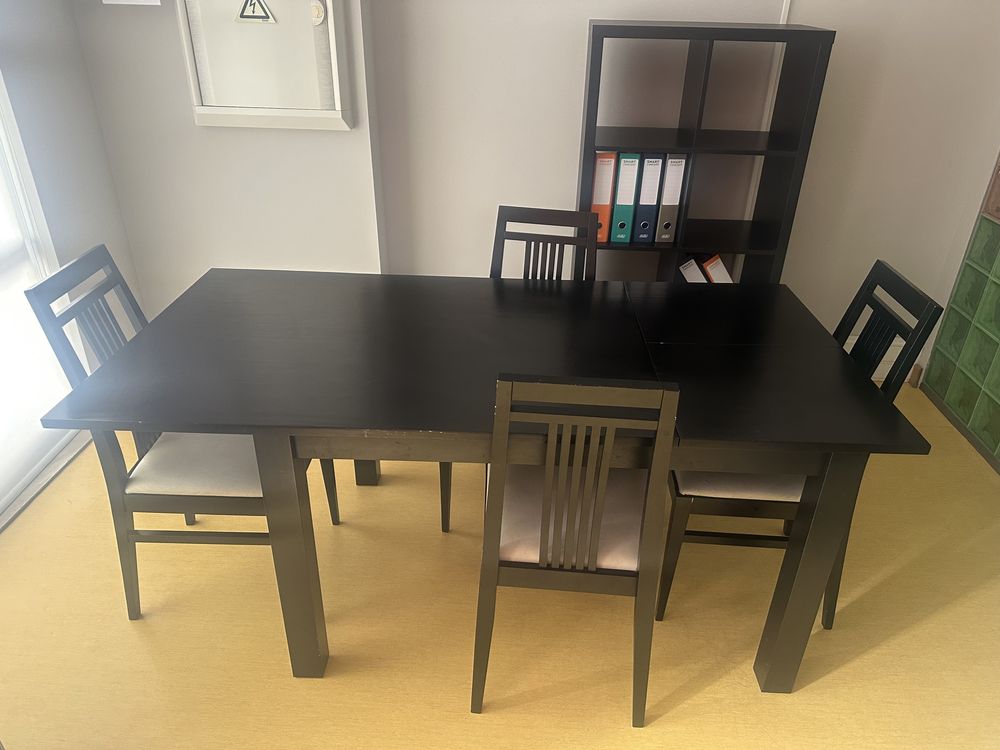 Vende-se Mesa com 4 Cadeiras