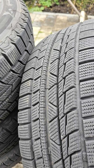 Komplet opon zimowych 195/60R15 Firemax FM805+ z felgami