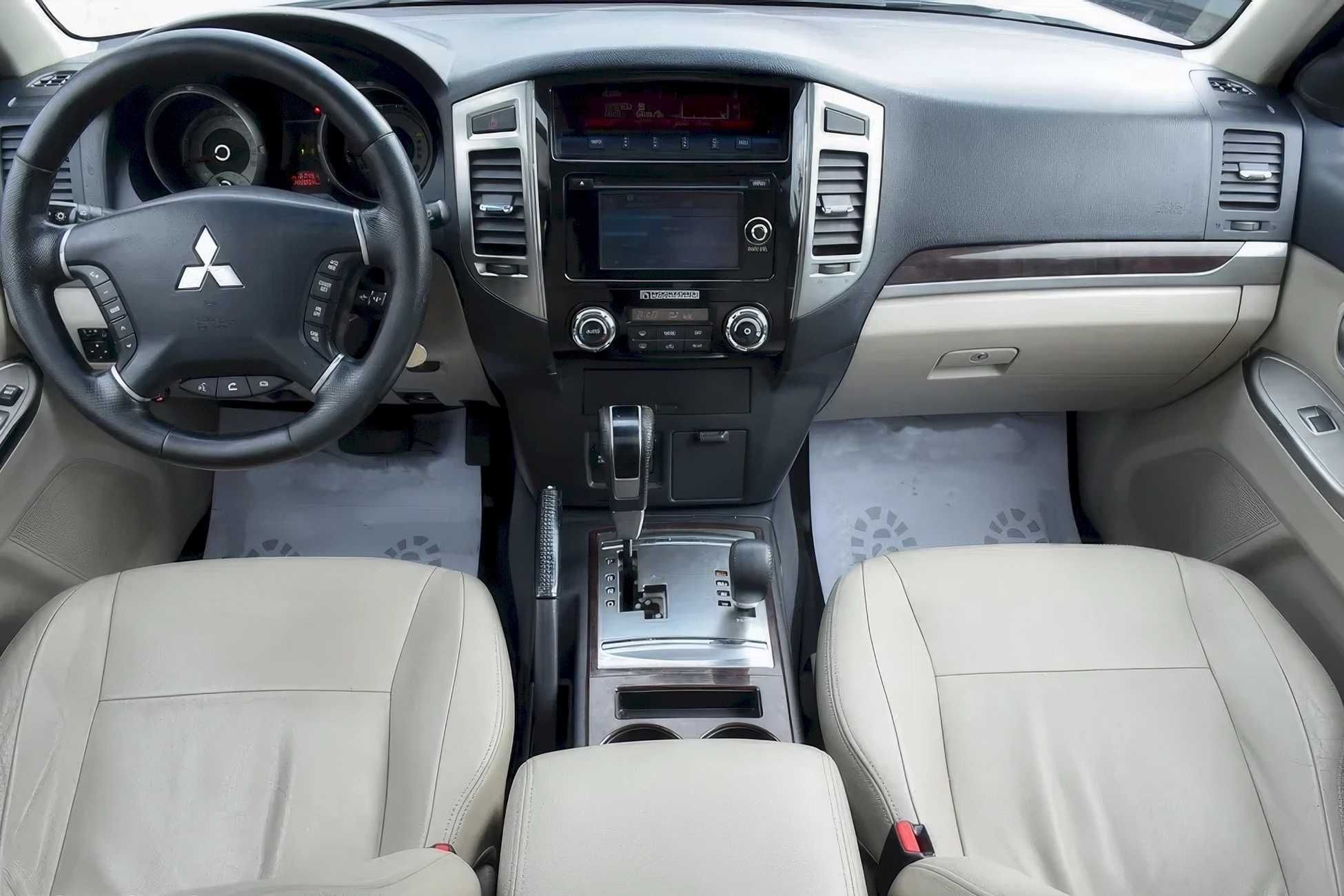 2017 Mitsubishi Pajero