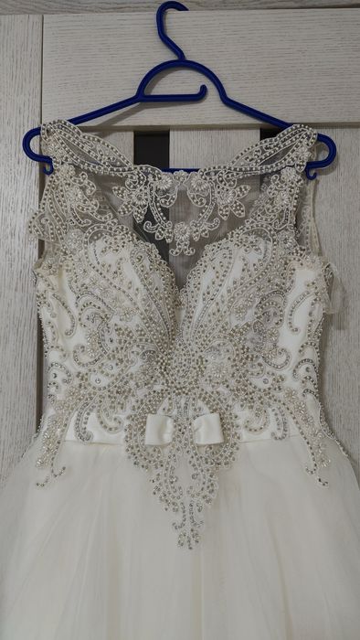 Весільне плаття з кришталевими камінцями, S-M, корсет регулюється