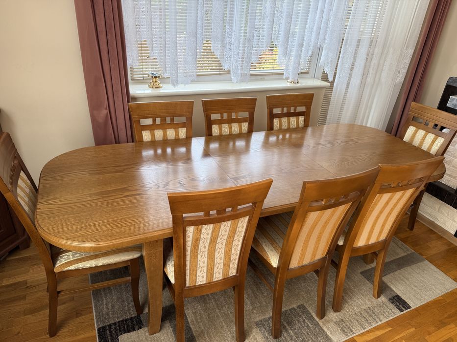 Duzy porządny stół plus 8 krzeseł