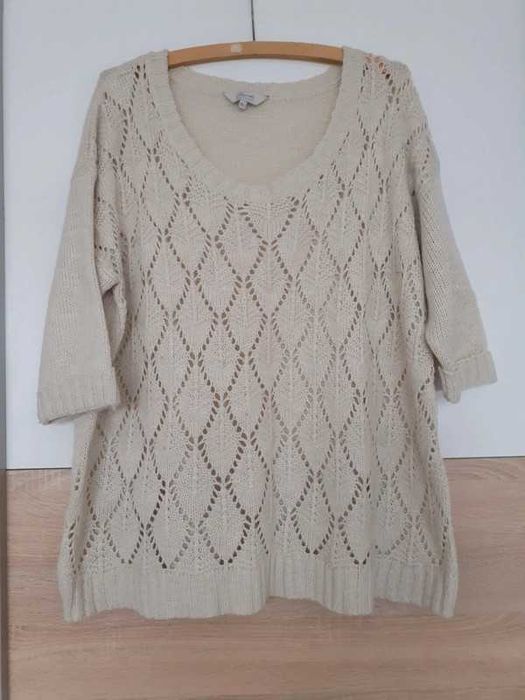 Kremowy duży sweter