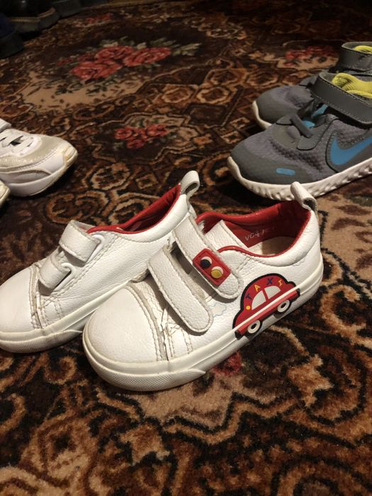 Дитячі красовки з машинкою