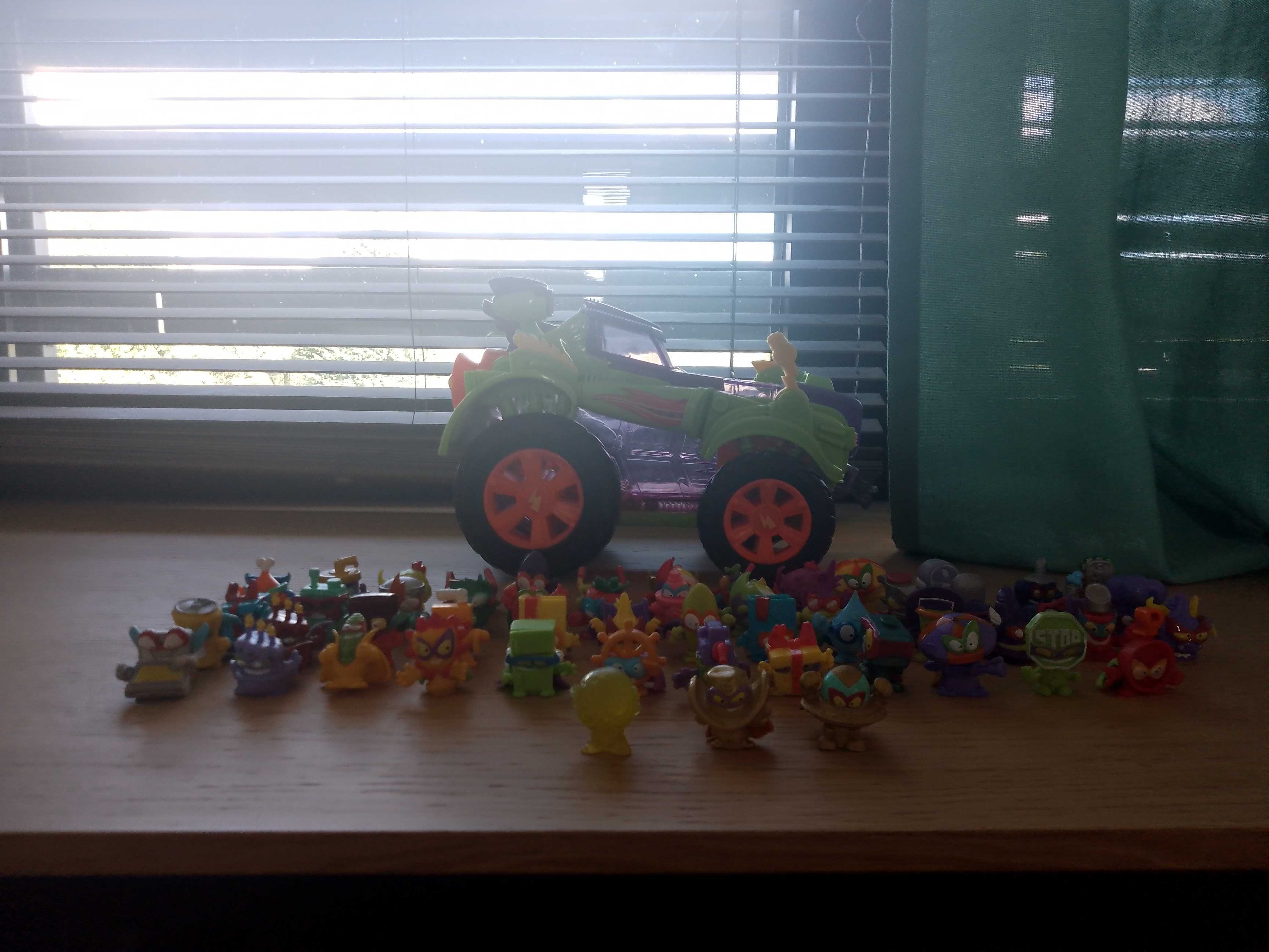 Zestaw figurki zings+auto stan idealny