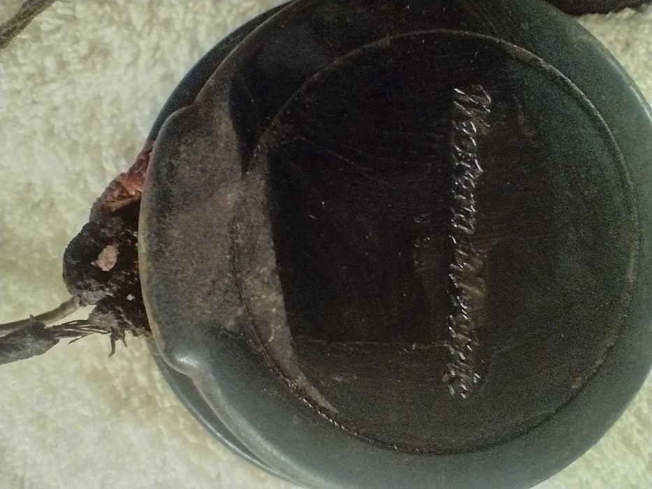Stary z 1915 roku telefon Western Electric company wykonany z mosiądzu