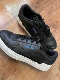 Czarne buty marki reebok