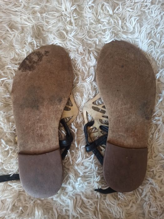 Босоніжки у відмінному стані 36 розміру