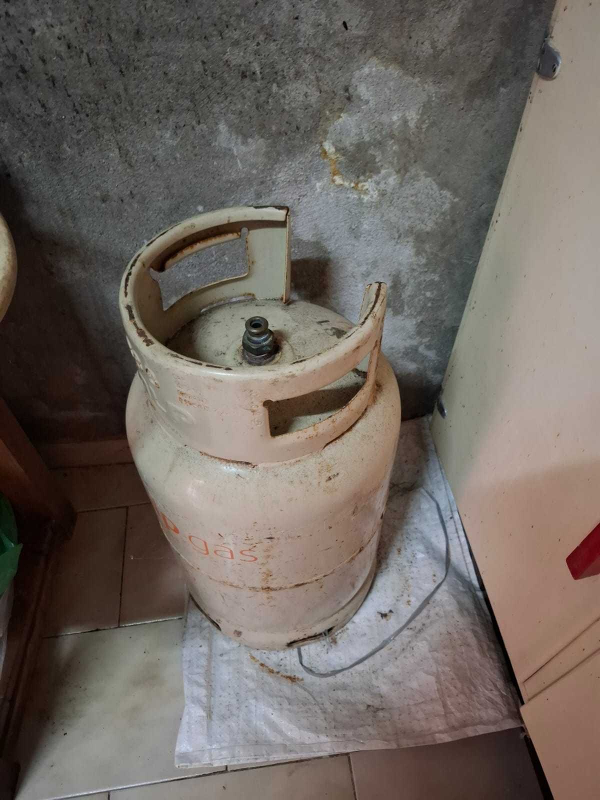 Aquecedor a Gás  praticamente novo, incluindo botija