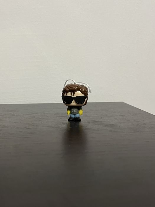 Продам або обміняю Стів kinder joy stranger things