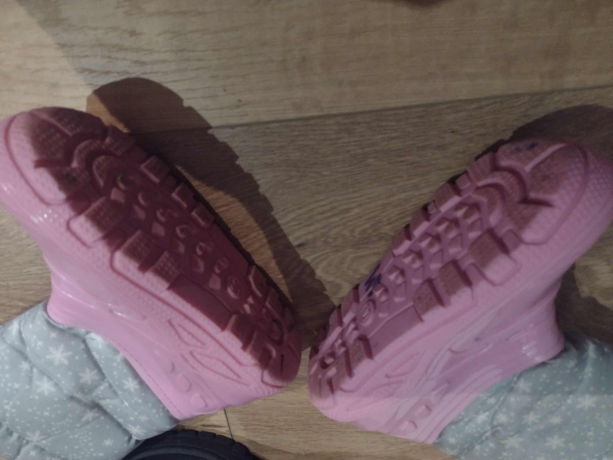Dwie pary śniegowców buty śniegowe rozmiar 30 dziewczynka hello kitty