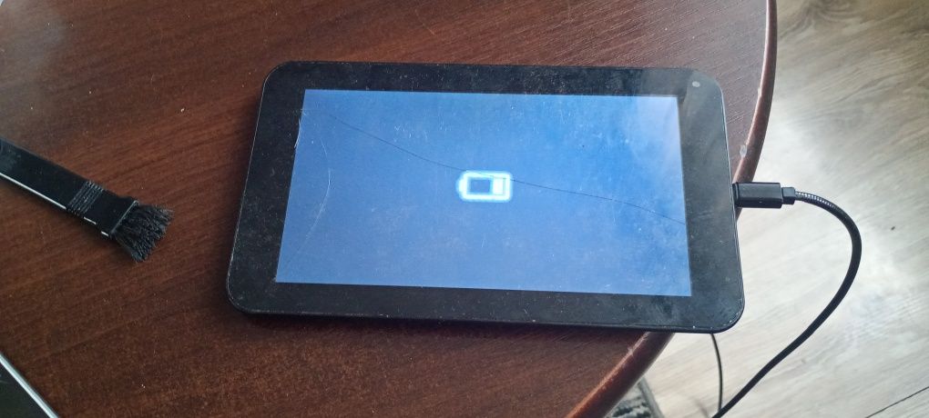 Tablet manta i 4kg telefonów