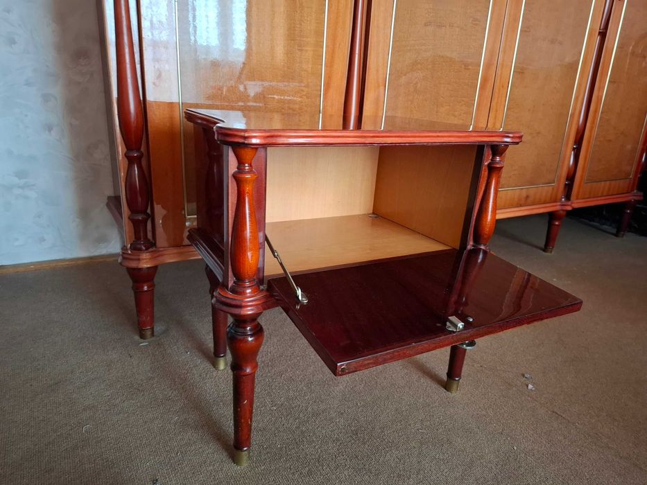 Szafa czterodrzwiowa i 2 stoliki nocne