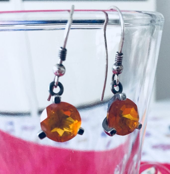 Srebrne kolczyki z fasetowanym bursztynem NAC