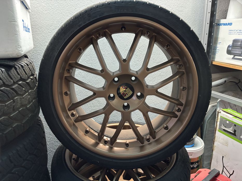 Jantes Porsche Cayenne 22x130 com pneus Pirelli