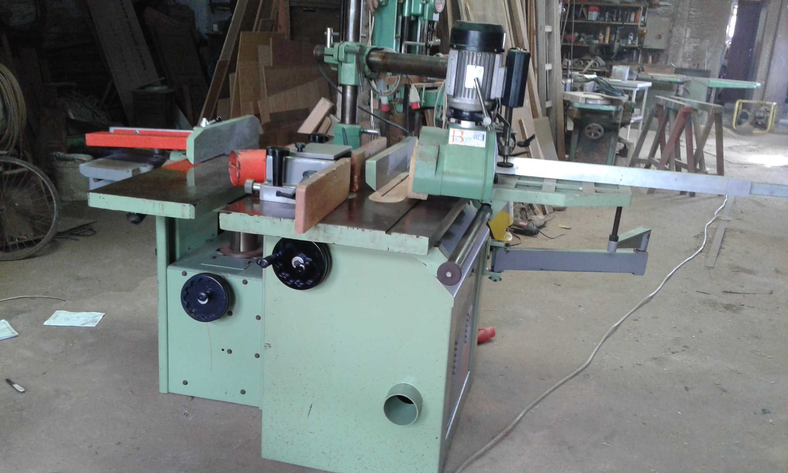 Maquina universal com alimentador