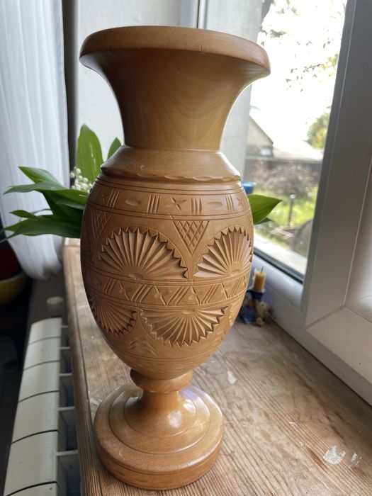 Деревяна ваза ручноі роботи. Матеріал липа.