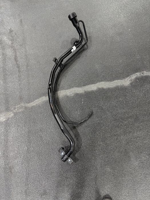 горловина заливна паливного баку на Рав4