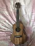 Ukulele z naglośnieniem, recznie robione