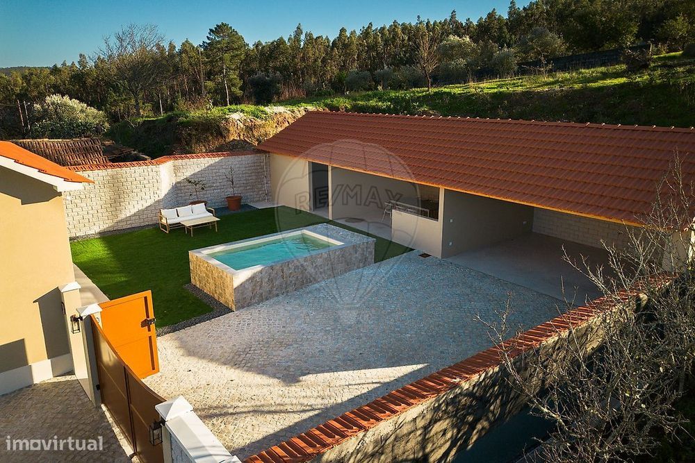 Moradia T4 para venda