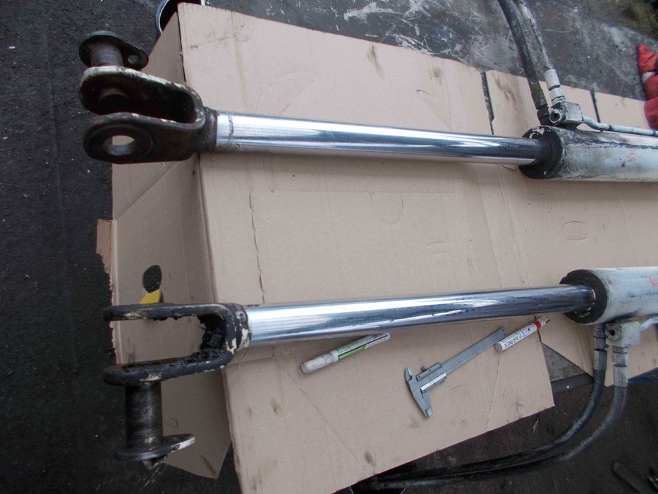 Siłownik hydrauliczny dwustronnego działania 163cm rozłożony