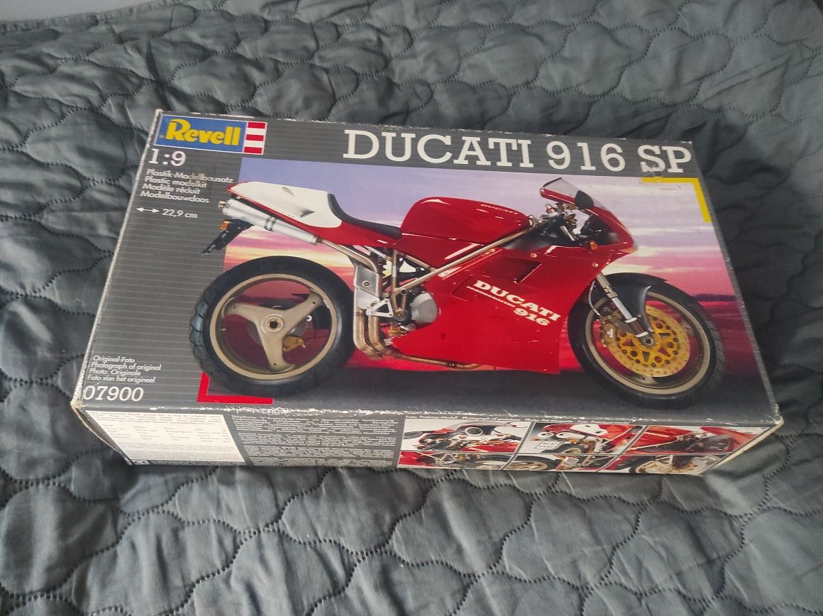 Model do sklejania Ducati 916 SP w skali 1:9, REVELL 07900