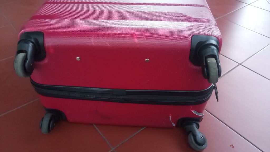 Walizka podróżna na kółkach