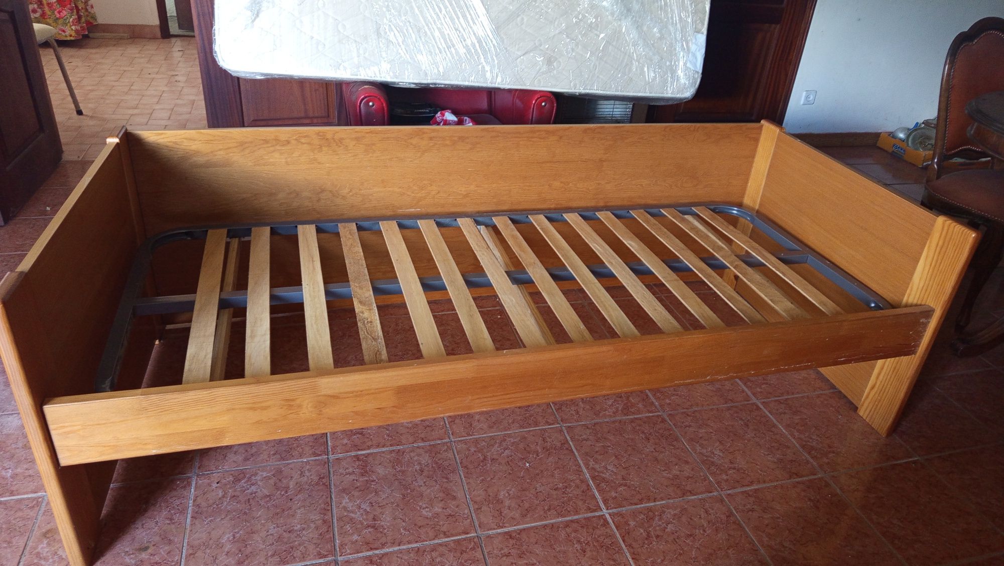Cama studio de corpo e meio