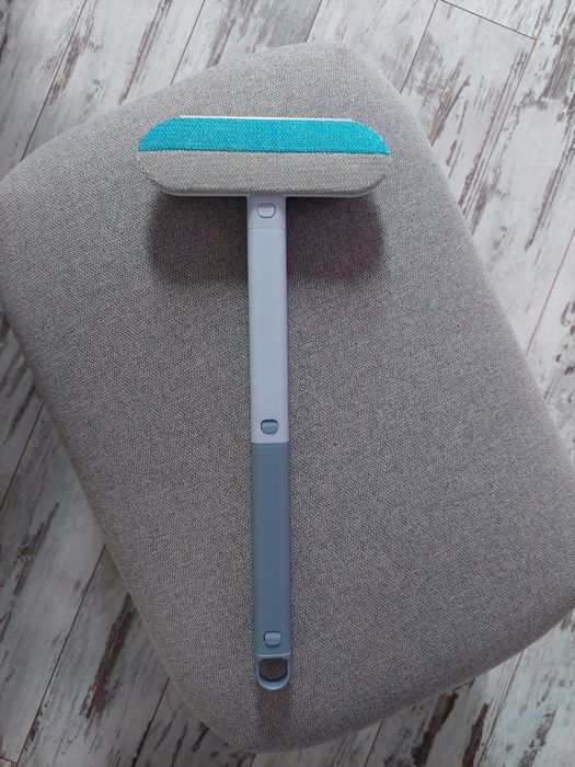 Szczotka na dłuższym trzonku do czyszczenia sierści zwierząt, nowa