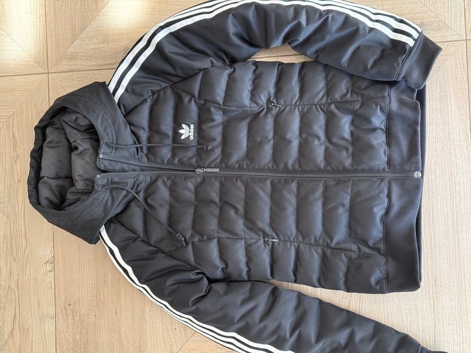 Жіноча курточка Адідас
