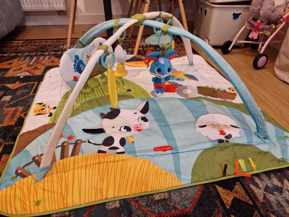 Tiny Love Gimnastyka Dla Bobasa Z Pałąkami Kick&Play Farma
