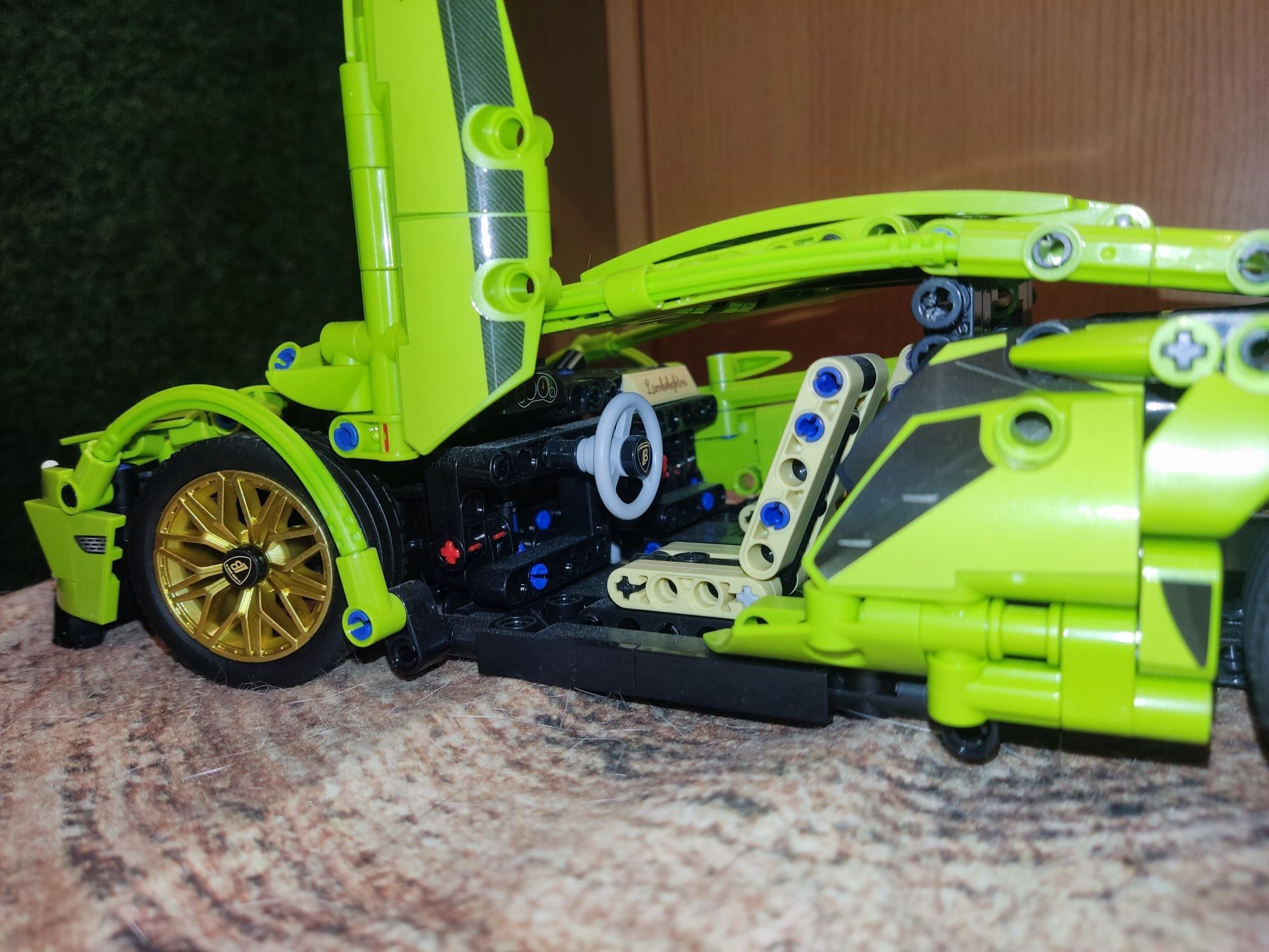 Lamborghini SIAN na bazie chińkich klocków kompatybilnych z LEGO.