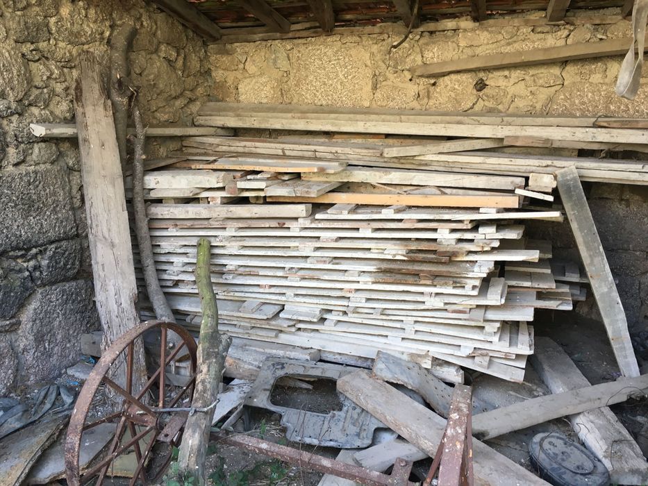 Lote de pranchas para andaimes ou cofragem