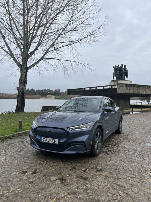 Ford Mustang Match-e Alargada